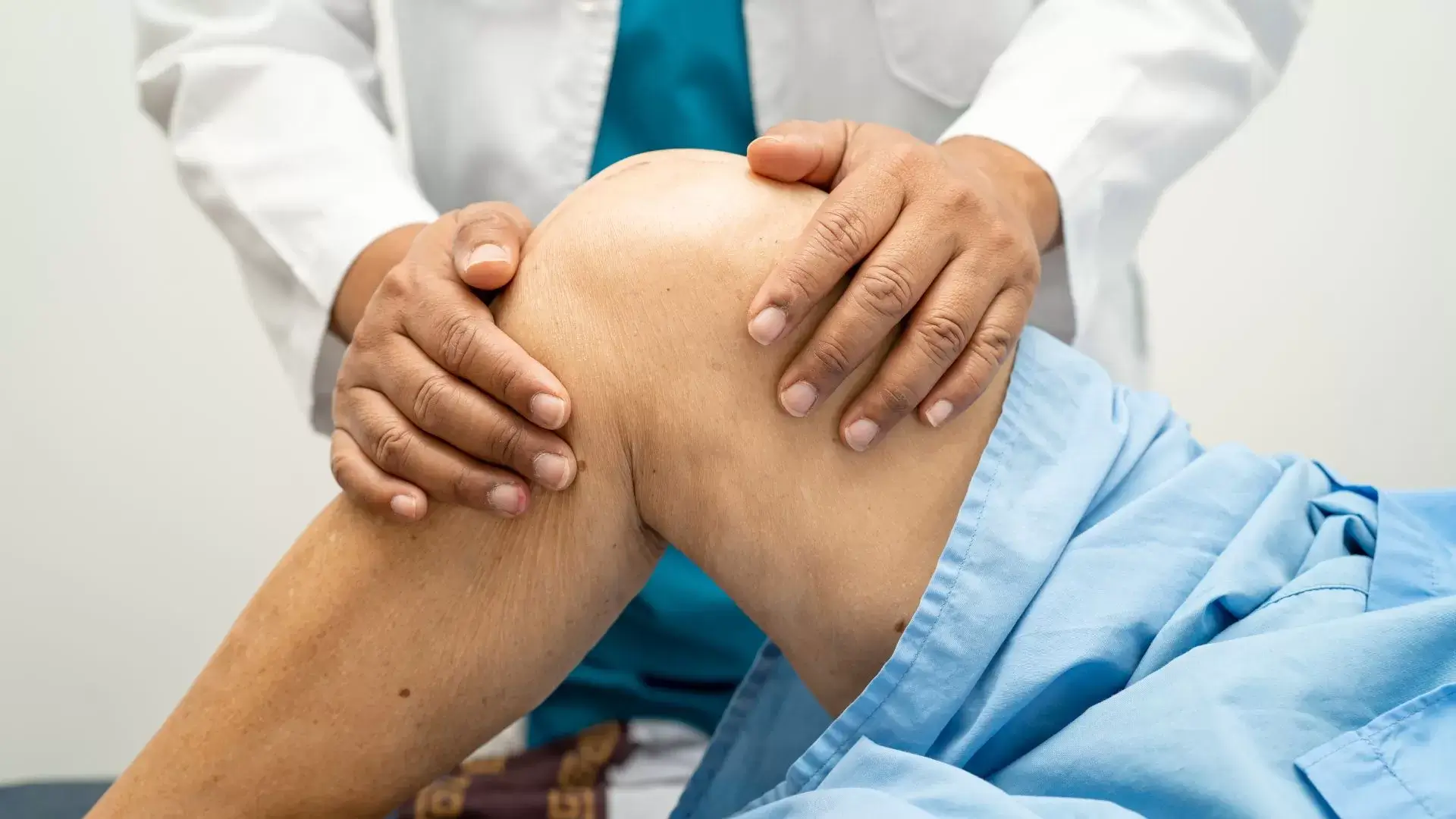 Combining Chiropractic Care with Knee Rehabilitation